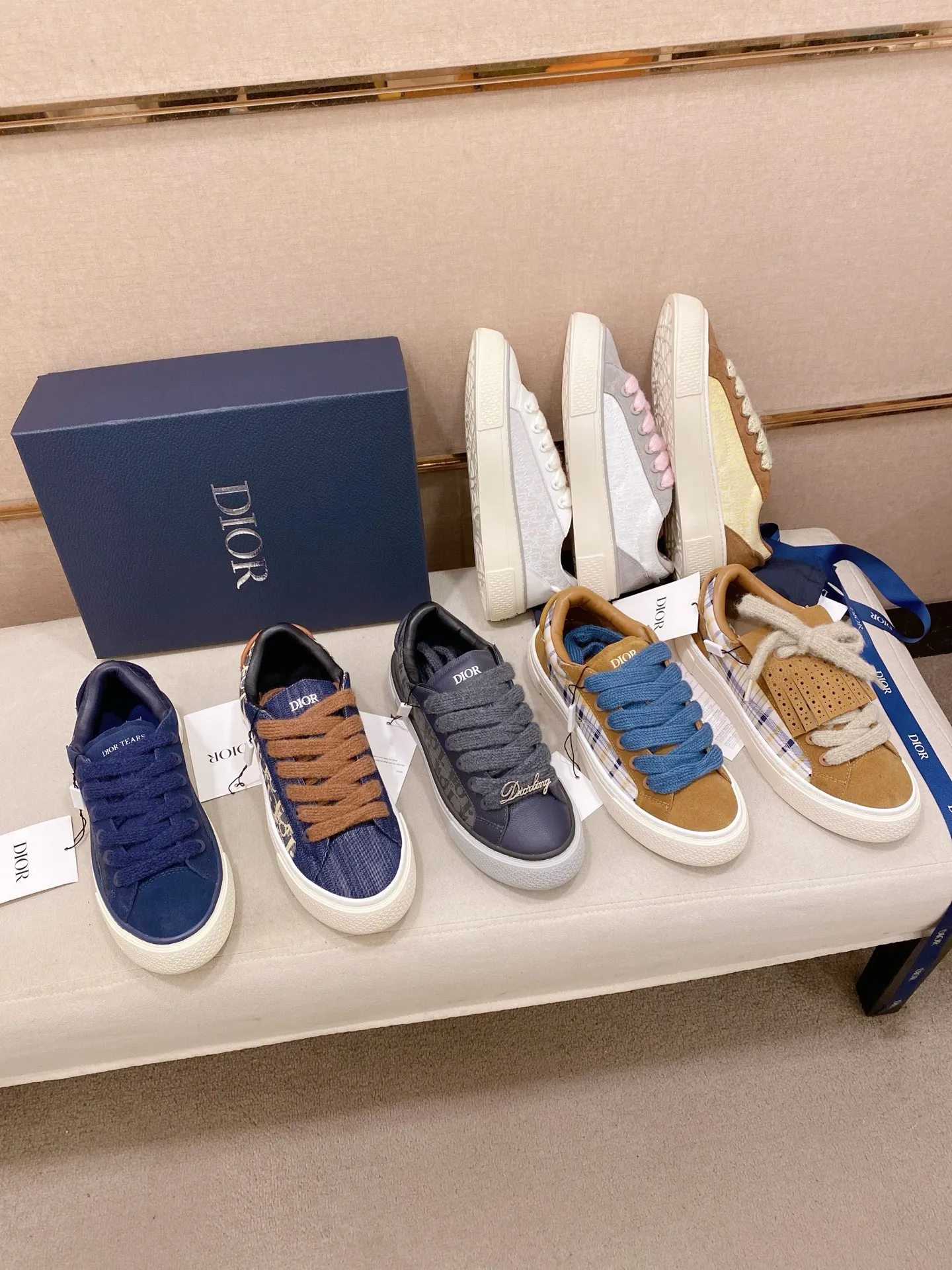 Factory price: 300 Men's shoes 💰[Dior·Dior] Top 🔍Couple style 💏🔍New casual sports style couple shoes, new four-season design, perfect workmanship, lace-up lazy style to create cabinet quality, upper: imported first-layer cowhide, sheepskin lining is soft and comfortable, ultra-light TPU wear-resistant outsole, simple, versatile fashion men's shoes, excellent color code number 35--44